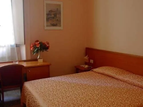 Emanuela Hostel Róma